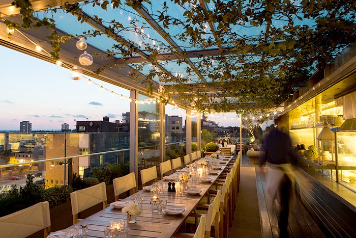                             Si le menu du Boundary évolue selon la saison, la vue sur Londres et les treillis couverts de vignes ne changent pas