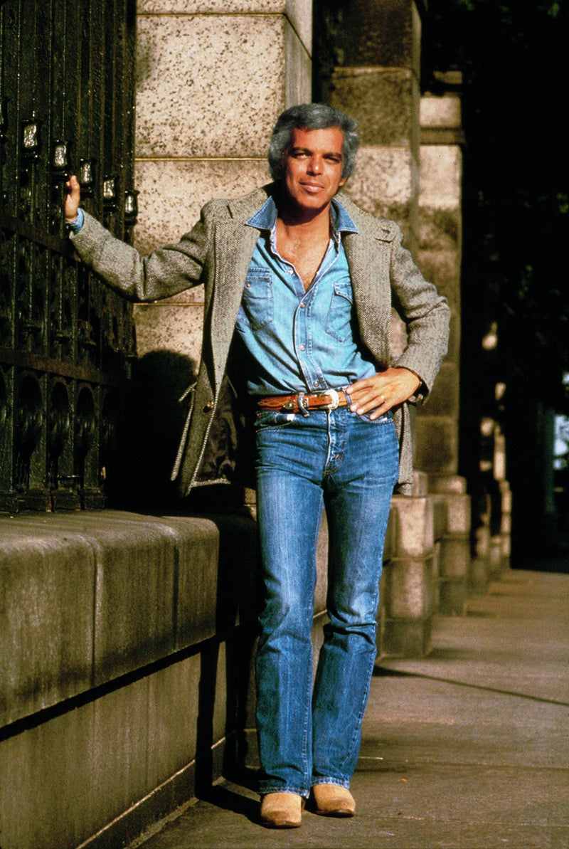 Ralph Lauren porte sa veste en tweed iconique sur la 5e Avenue en 1978