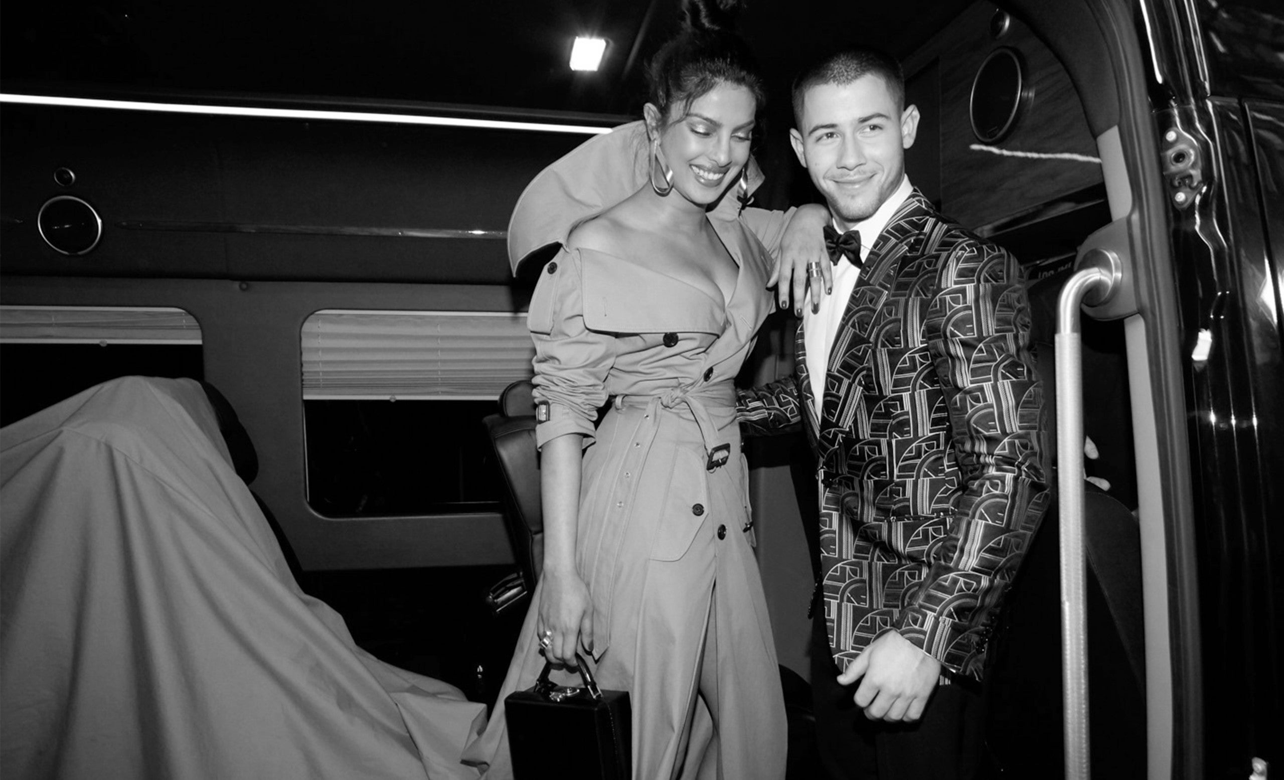 Priyanka et Nick ont partag&eacute; la vedette pour la premi&egrave;re fois en tant qu&rsquo;invit&eacute;s de Ralph Lauren au Met Gala de mai 2017, une semaine seulement apr&egrave;s leur premier rendez-vous et apr&egrave;s avoir &eacute;chang&eacute; des textos pendant quelques mois